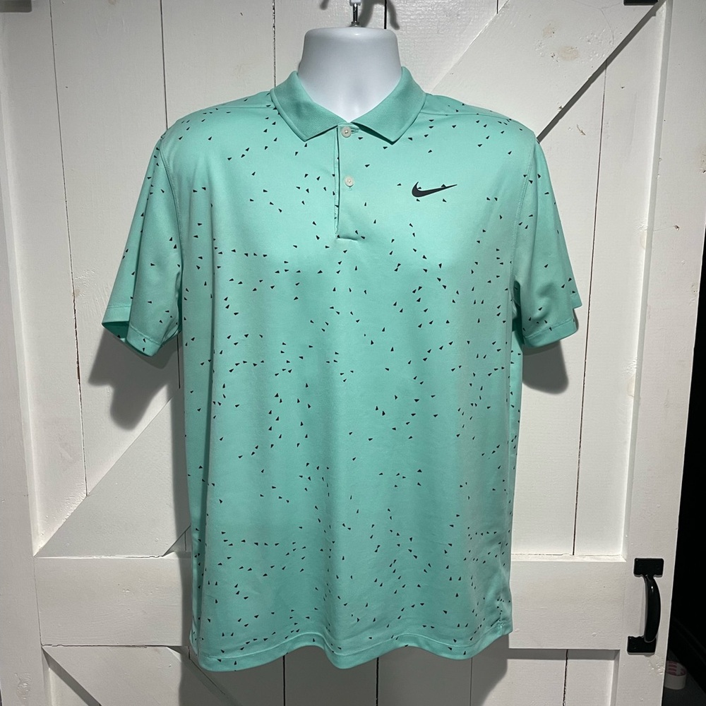 Nike Green Polo Shirt with Classic Collar and Speckled Design
